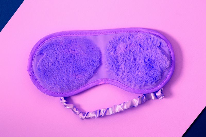 Bouchent le masque de sommeil violet vue de dessus