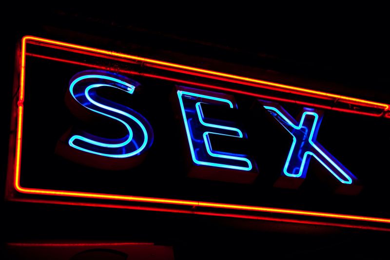 Enseigne au néon sex-shop