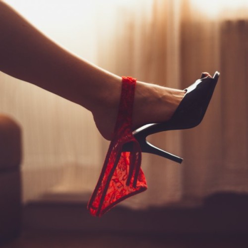 Feet First: 6 Sexy Ways to Sell Your Feet Online
